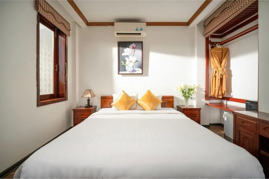 Queen Room with Garden View — Ony Retreat Villas